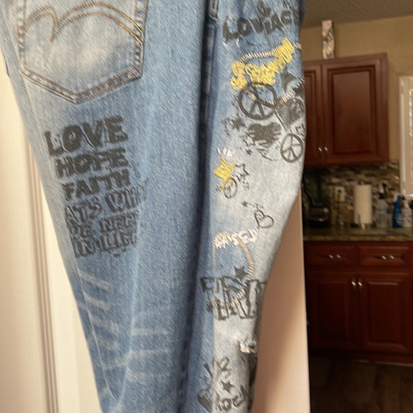Graffiti rips jeans - Picture 4 of 4